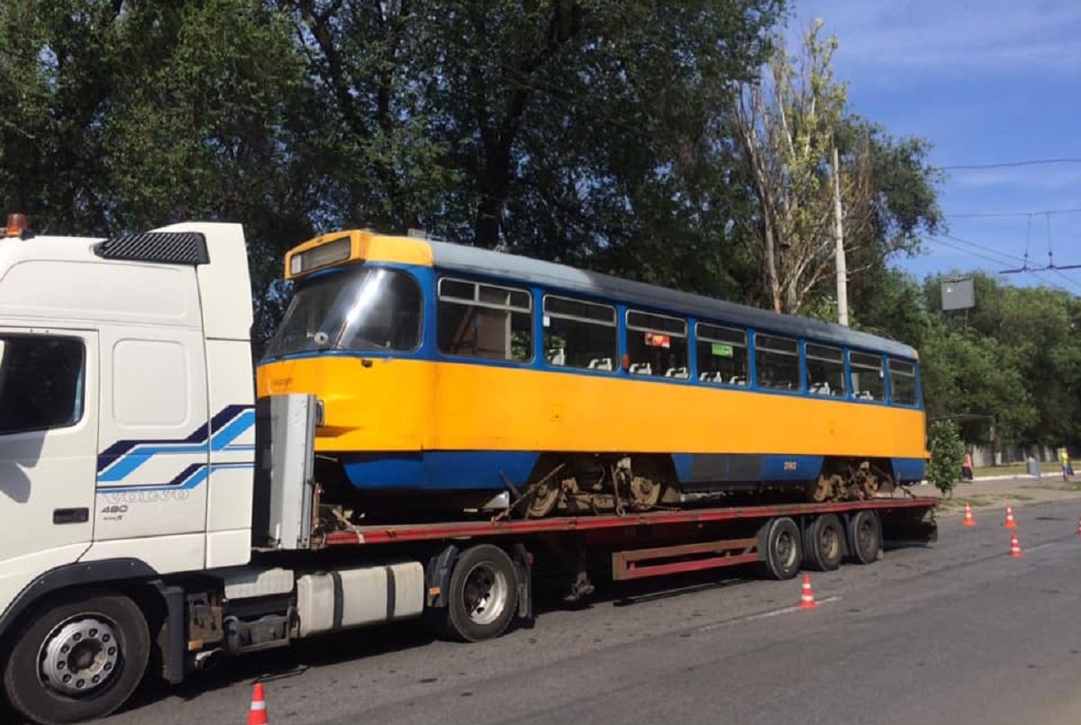 Сегодня в город привезли долгожданные трамваи из Германии Сегодня в город привезли долгожданные трамваи из Германии