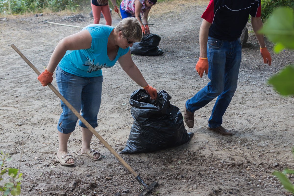 Каждый работал не покладая рук
