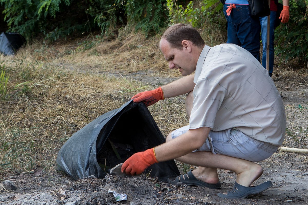 Для того, чтобы полностью убрать территорию, понадобилось примерно полтора часа