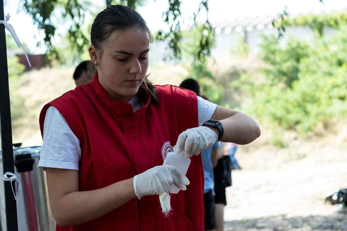 За самочувствием убирающих внимательно следили медики