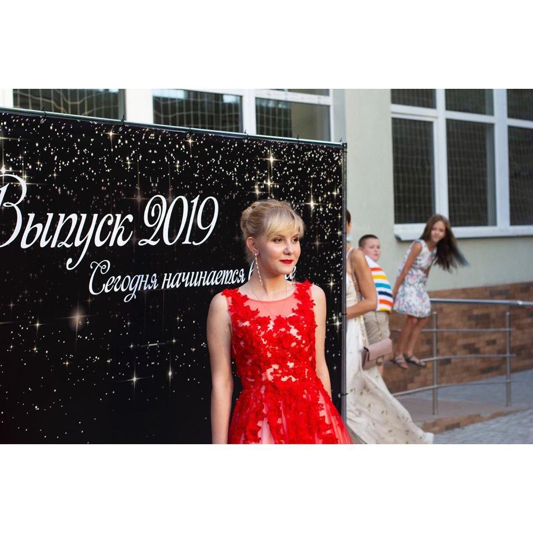 Вчерашние школьницы стали взрослыми  Вчерашние школьницы стали взрослыми