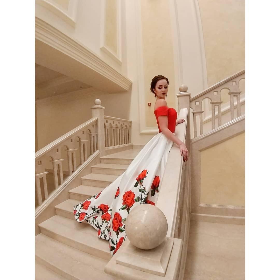 От такого платья сложно оторвать взгляд  От такого платья сложно оторвать взгляд