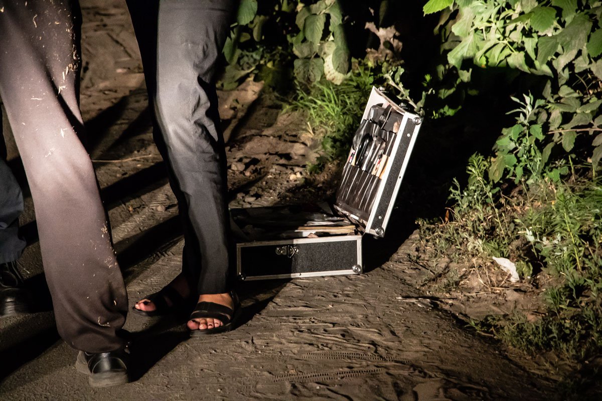 На месте нашли гильзу