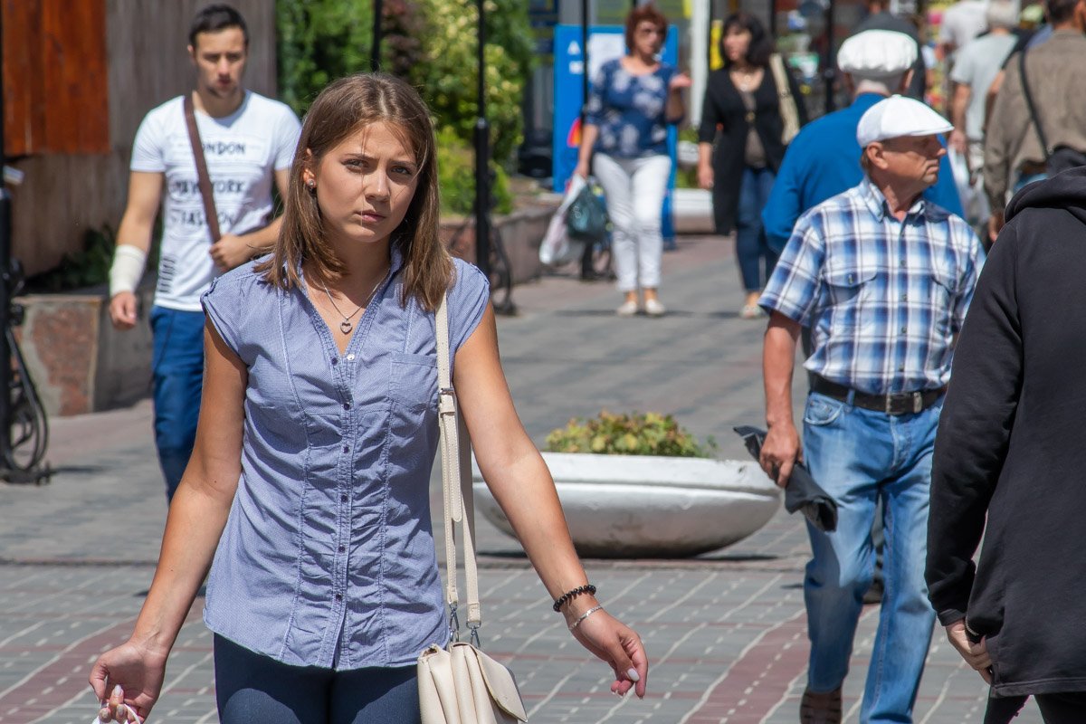 - Что смотришь, лучше бы с пакетом помог - Что смотришь, лучше бы с пакетом помог