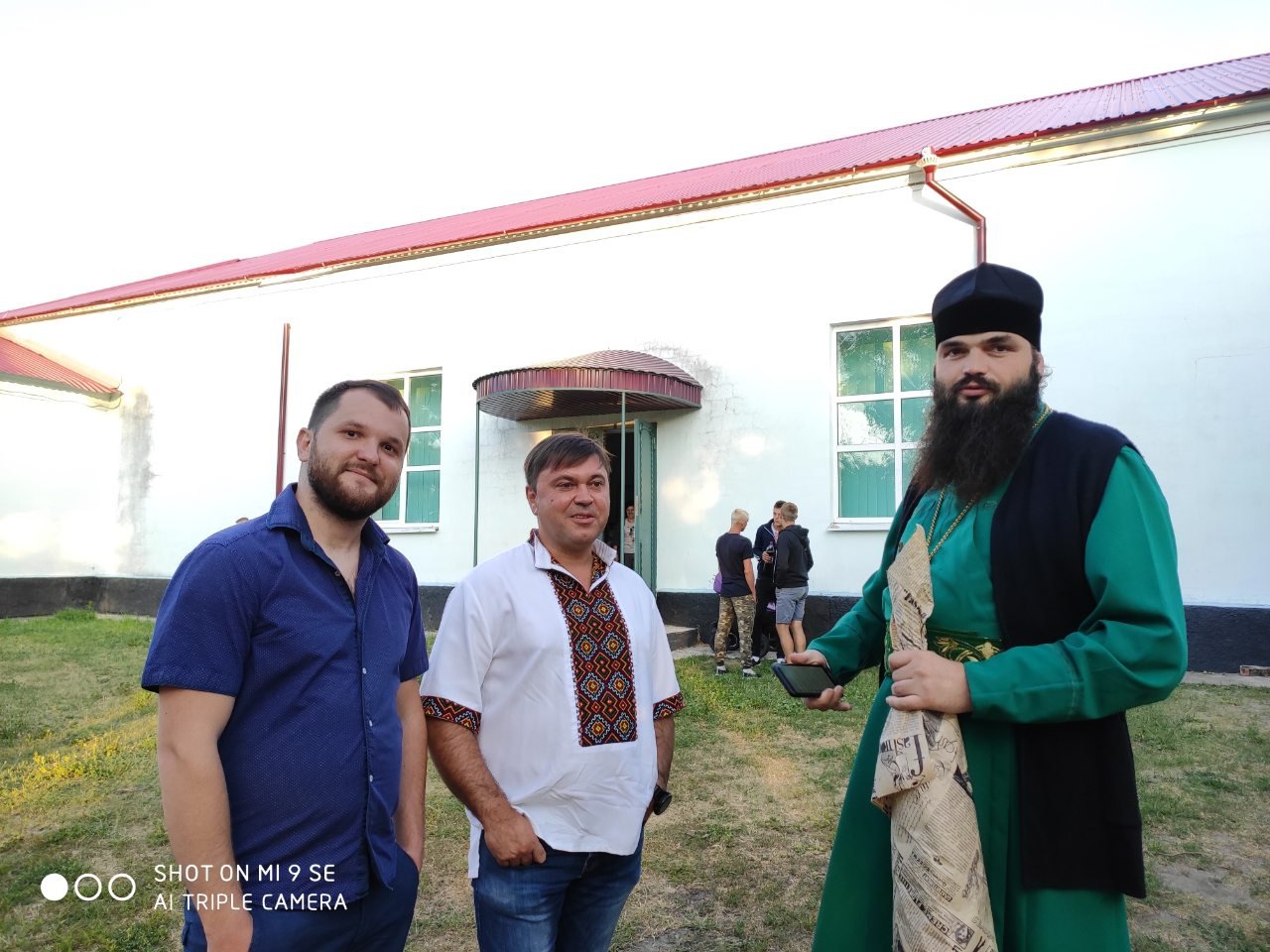 Новый этап жизни: в селах Днепропетровской области ярко поздравили выпускников 8