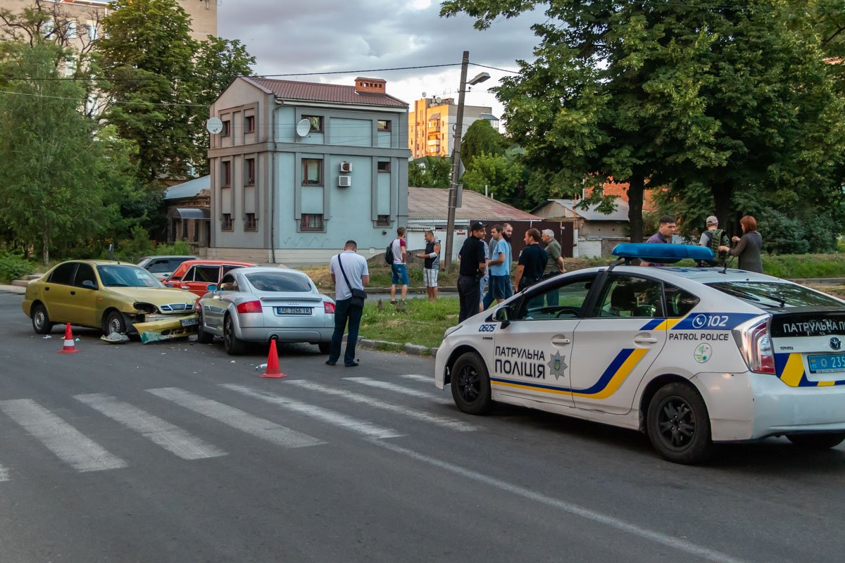 ДТП на перекрестке улиц Антоновича и Алексеенко 