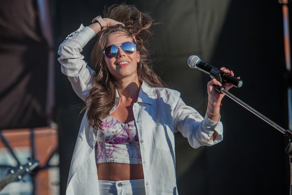 Сперва на сцену вышла рок-группа «А-фронт» Сперва на сцену вышла рок-группа «А-фронт»