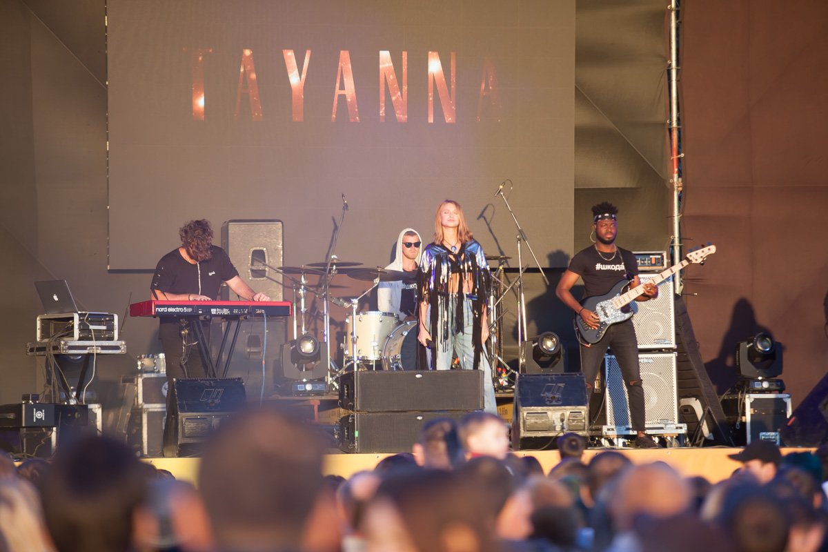 Главным хедлайнером праздника стала TAYANNA Главным хедлайнером праздника стала TAYANNA