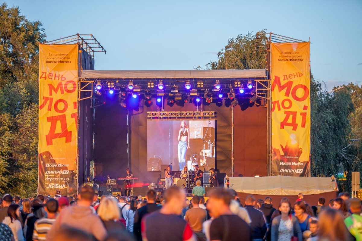 Солнечный вечер на набережной Солнечный вечер на набережной