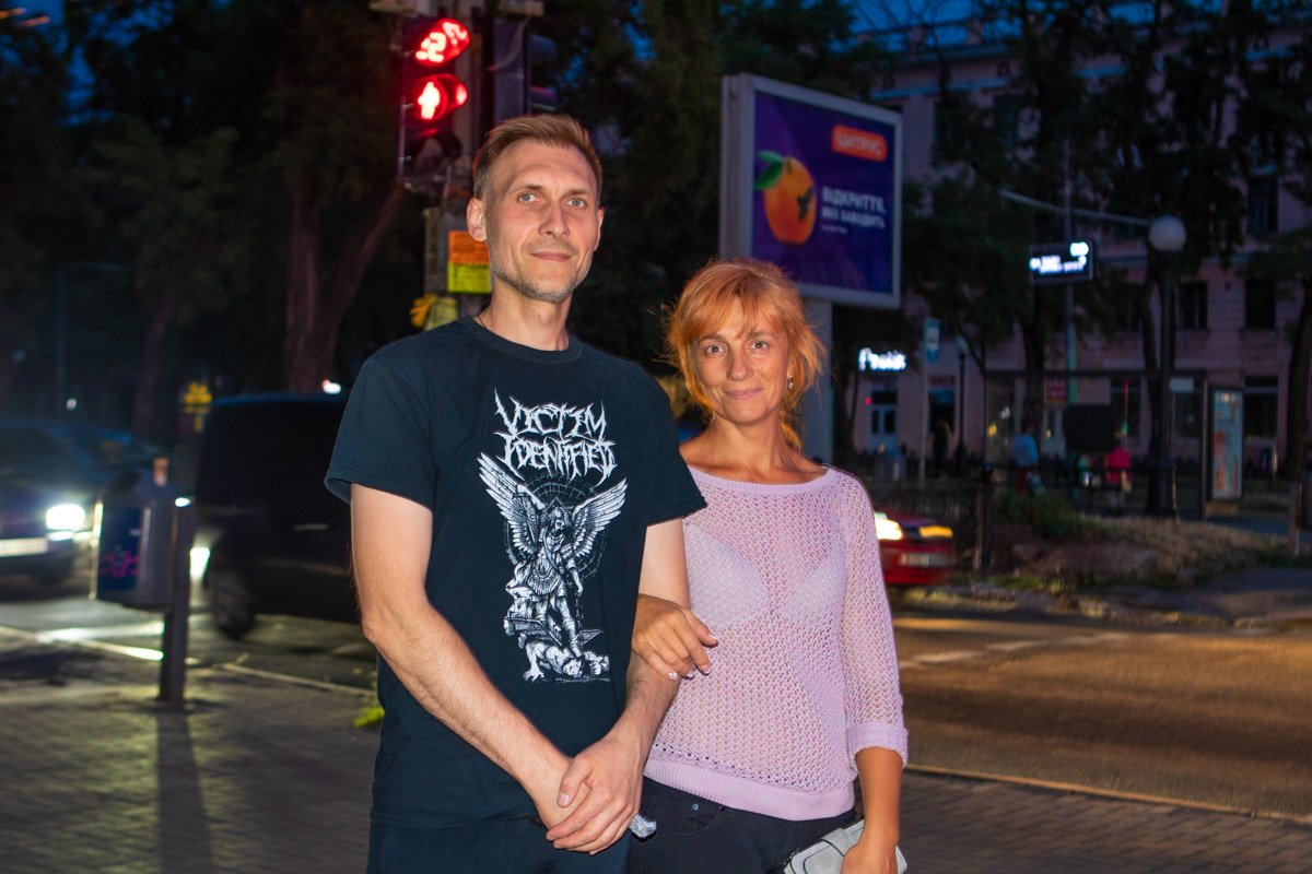 Горожане активно позируют Горожане активно позируют