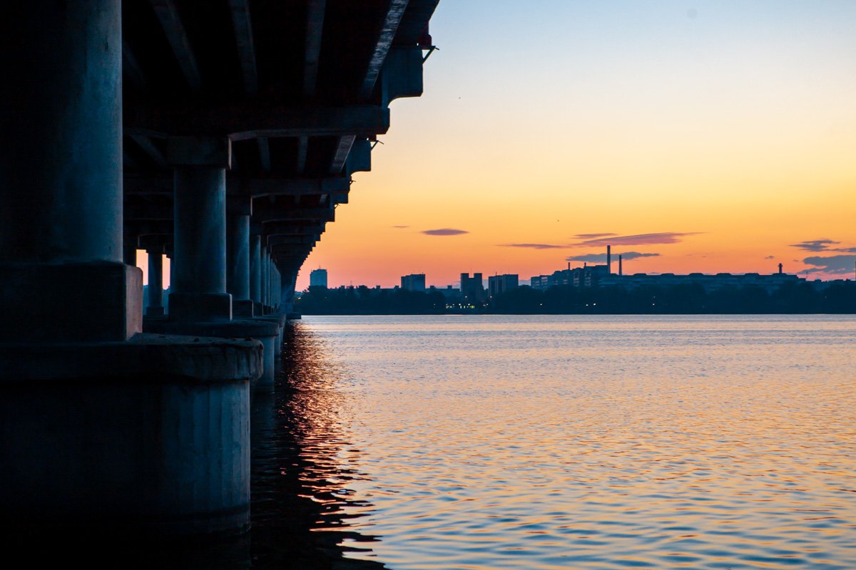 Солнце восходит и заходит независимо от времени года, обстоятельств и настроения людей Солнце восходит и заходит независимо от времени года, обстоятельств и настроения людей