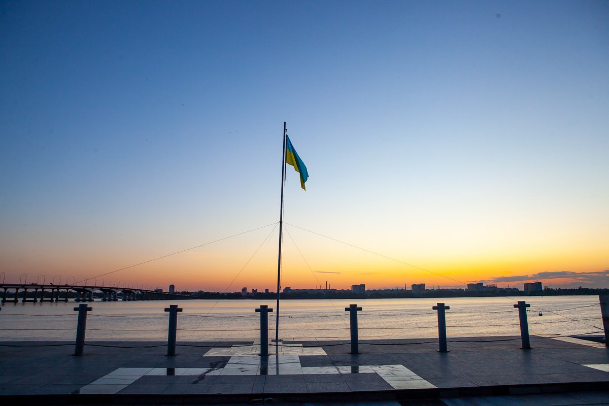 Вот вот и солнце появится на горизонте Вот вот и солнце появится на горизонте