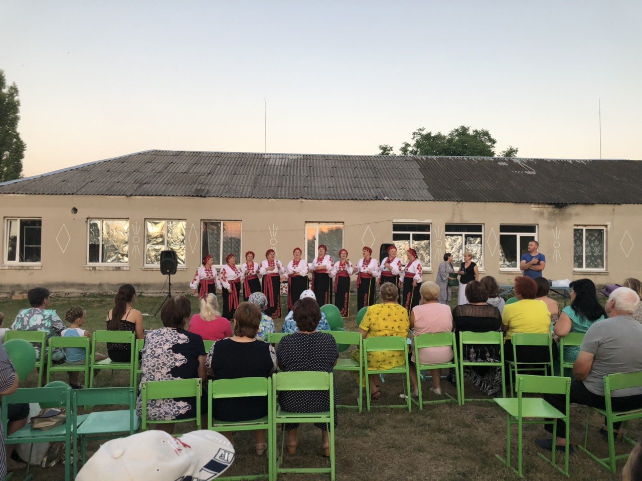 На празднике выступали местные творческие коллективы