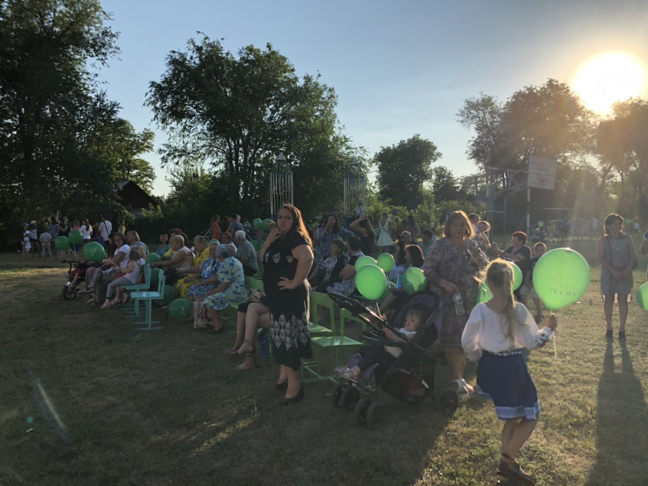 Собрались почти все жители Поливановки