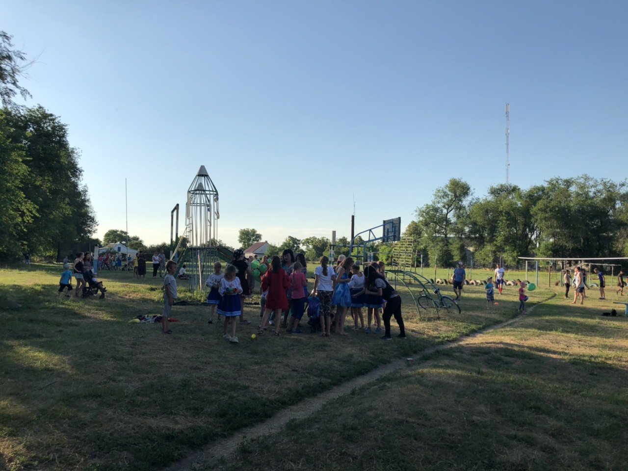 Детей развлекали аниматоры