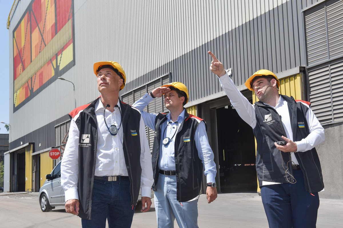 Партия "Слуга народа" ставит себе за задачу создать новые рабочие места и увеличить заработные платы в промышленности Партия "Слуга народа" ставит себе за задачу создать новые рабочие места и увеличить заработные платы в промышленности