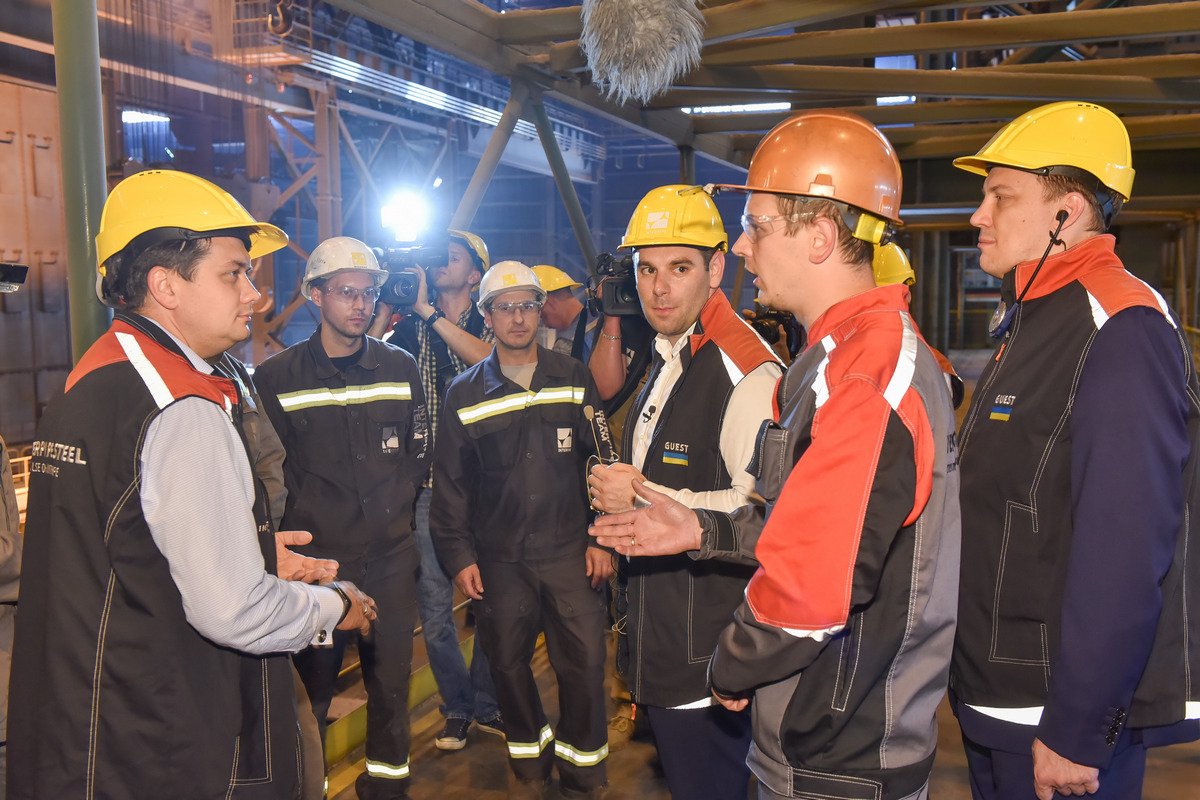 Общение с рабочими Общение с рабочими