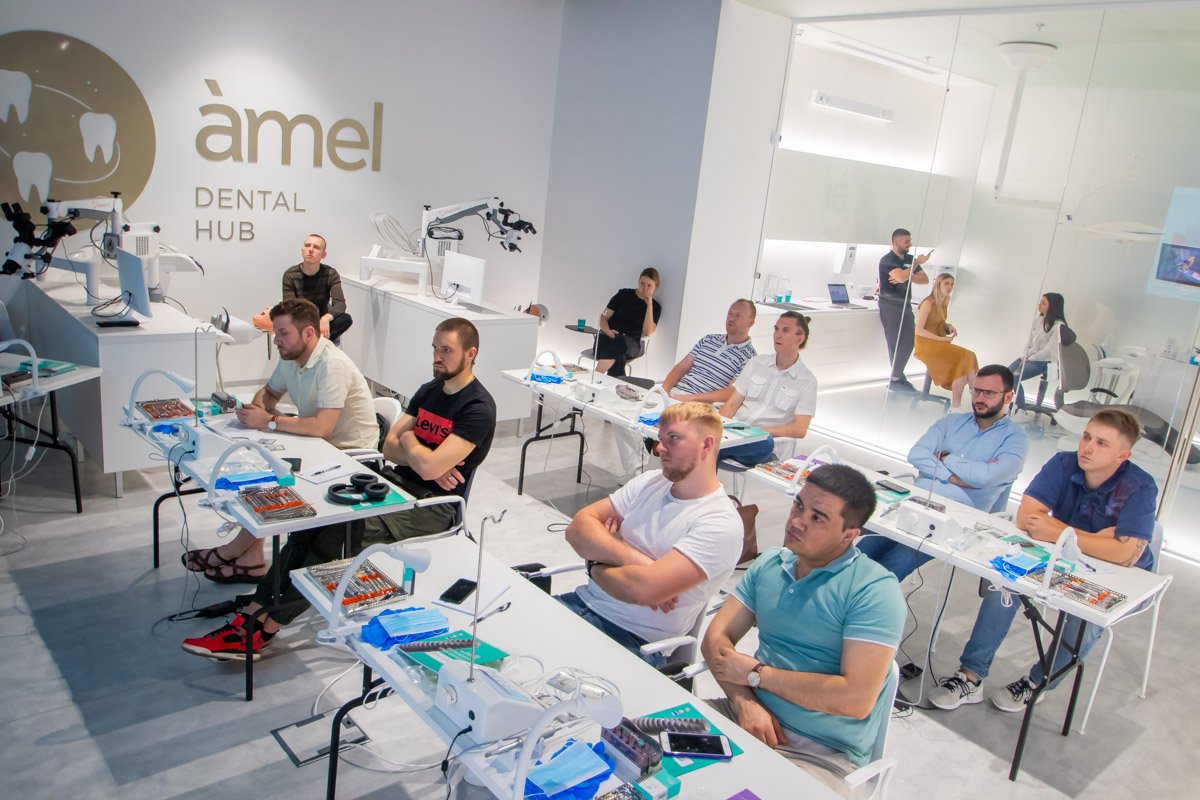 В Днепре центр Amel Dental Hub проводит лекции и занятия для стоматологов 4