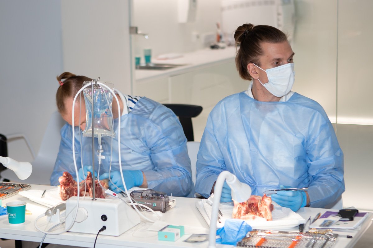 В Днепре центр Amel Dental Hub проводит лекции и занятия для стоматологов 5