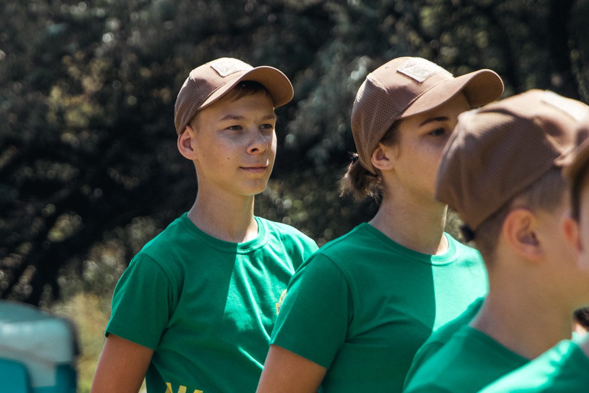 Все в кепках