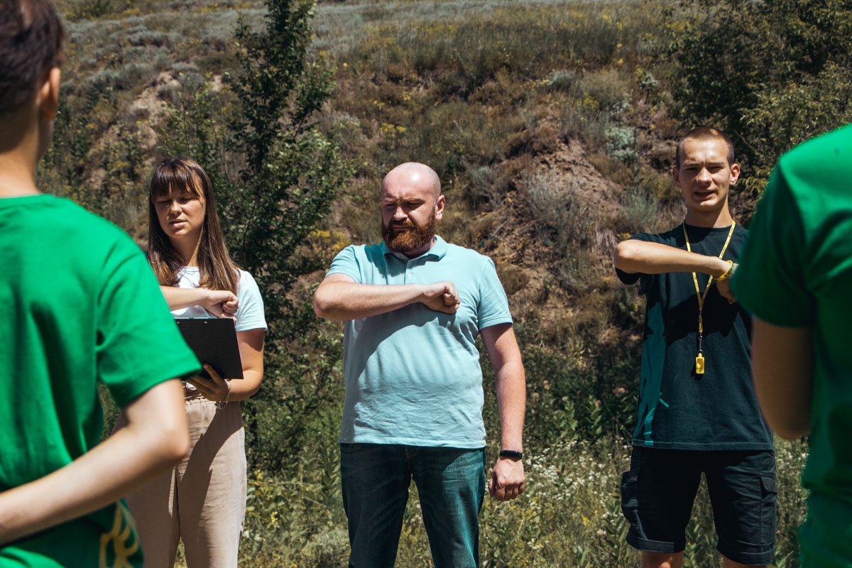 Лагерь открыли гимном Украины 