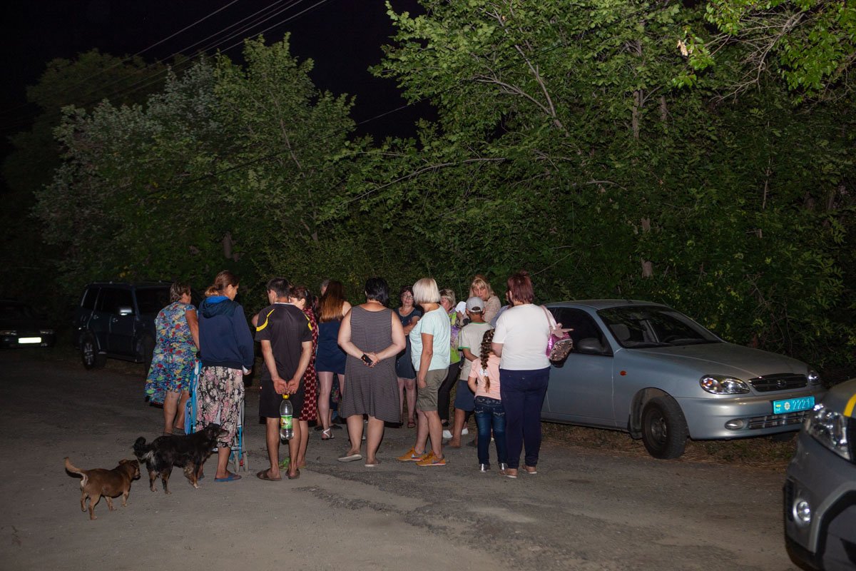 На месте работают все спецслужбы, взрывотехники и следственно-оперативная группа На месте работают все спецслужбы, взрывотехники и следственно-оперативная группа