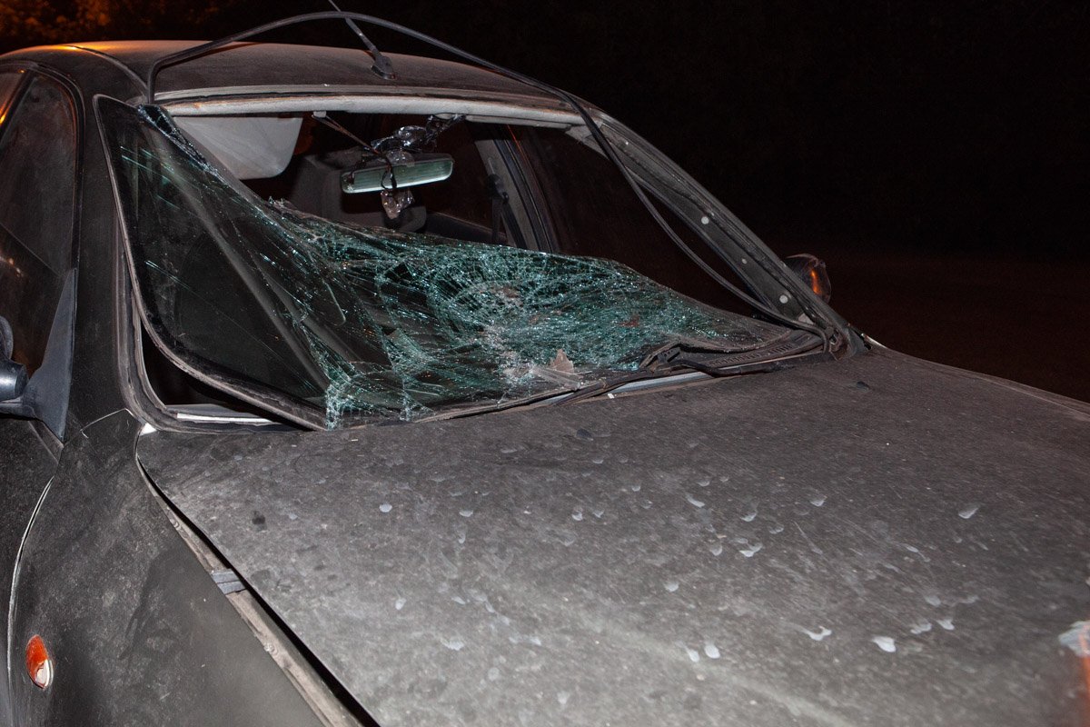 На выезде с города, его дальним светом фары ослепил мотороллер и влетел лоб в лоб