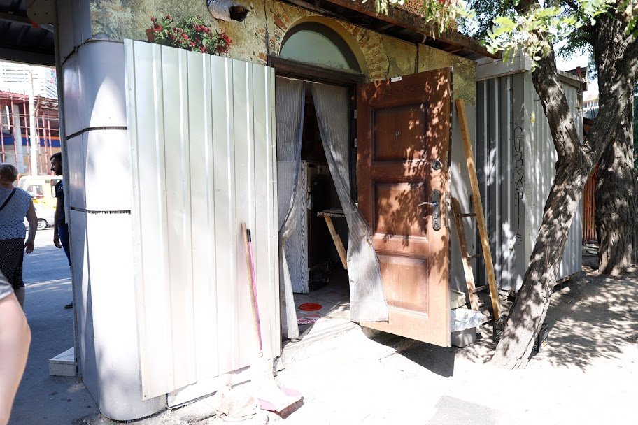 6-ти владельцам вручили предписание, чтобы они самостоятельно убрали киоски 6-ти владельцам вручили предписание, чтобы они самостоятельно убрали киоски