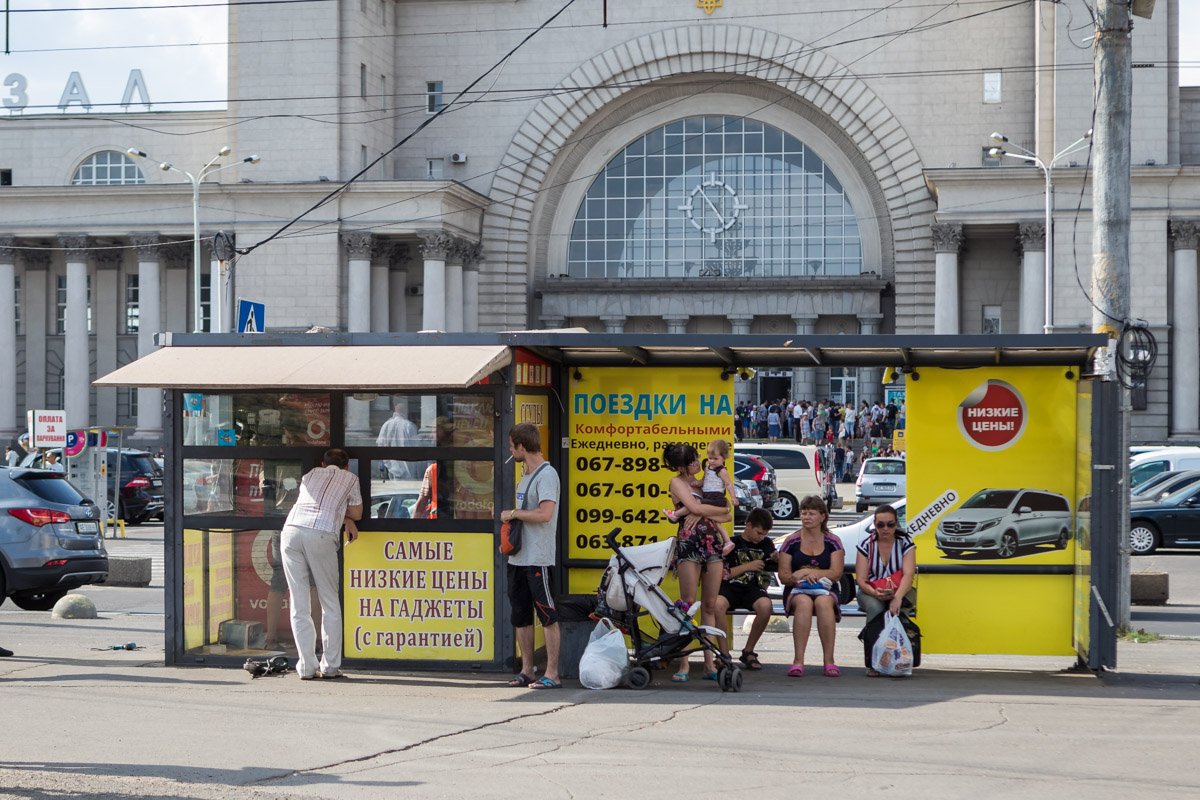 На этот раз те, что стояли на остановках 