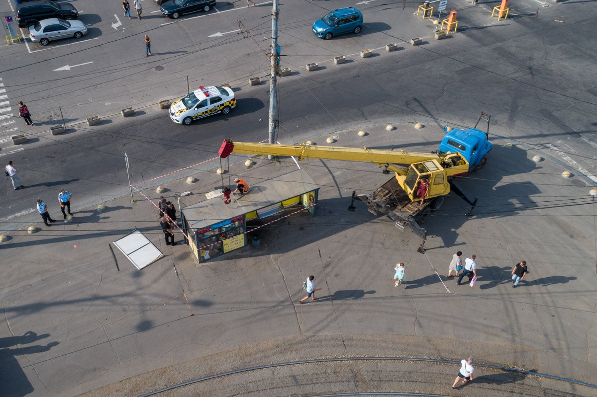 И погрузили на эвакуатор 