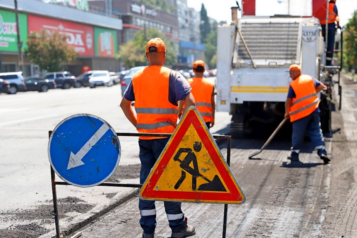 в этом году там заменят асфальтное покрытие, установят новые бордюры и заменят троллейбусные опоры