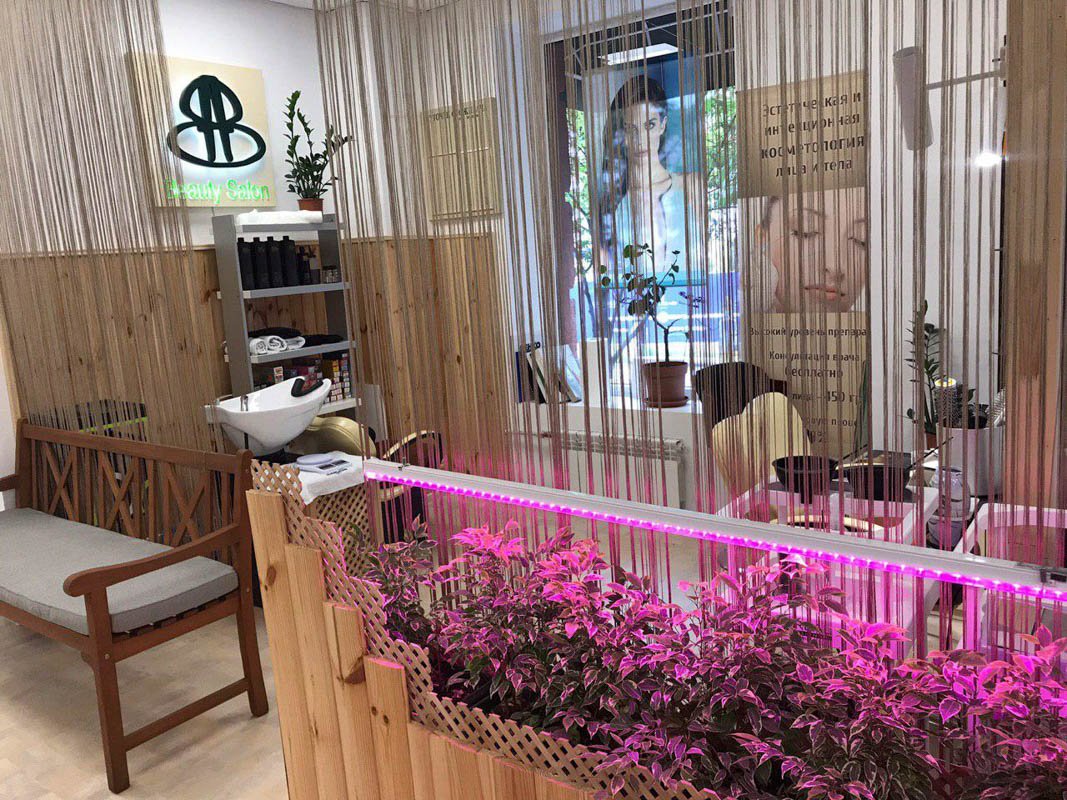 Тут вы сможете купить качественную косметику и выполнить любые процедуры 