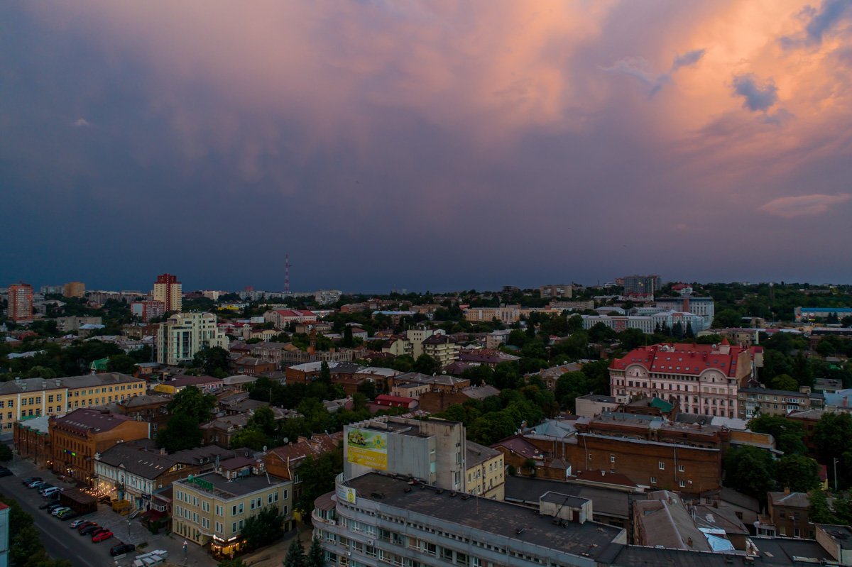 Раскаленное солнце нырнуло в облака Раскаленное солнце нырнуло в облака