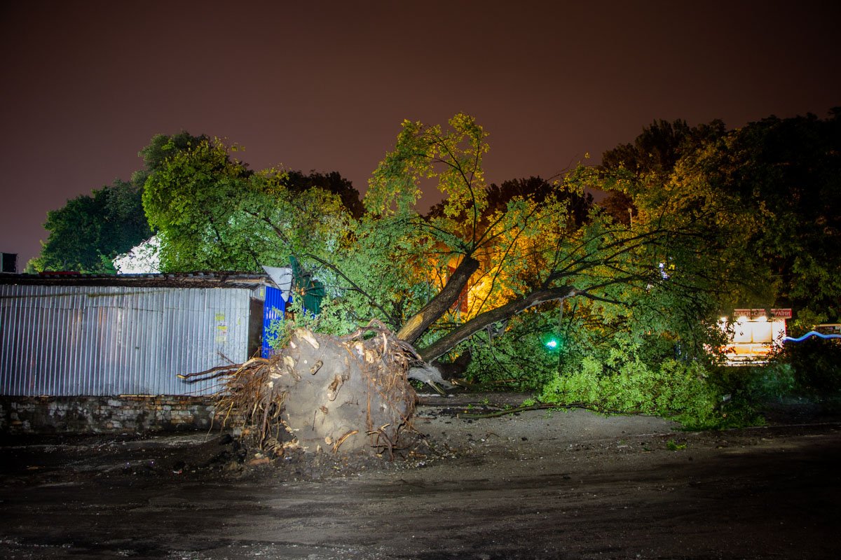 На месте работали спасатели и медики На месте работали спасатели и медики