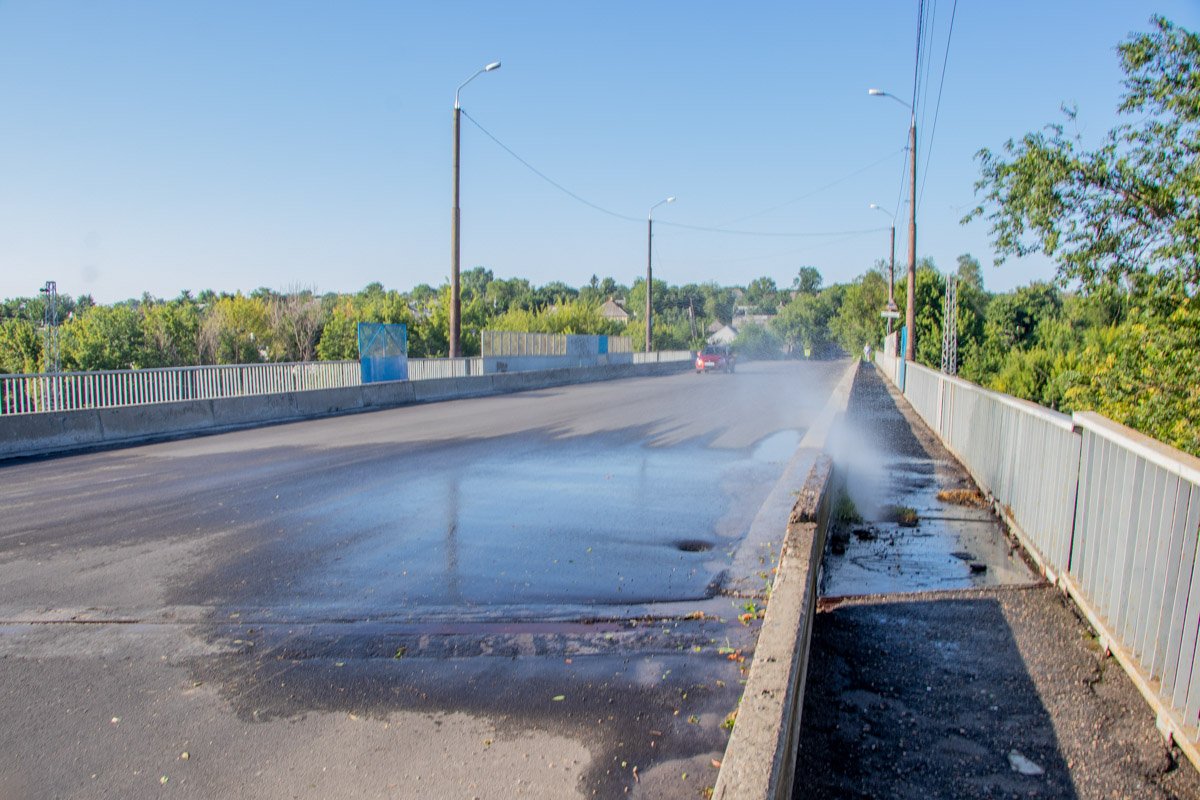 Движение транспорта на этом участке дороги не затруднено Движение транспорта на этом участке дороги не затруднено