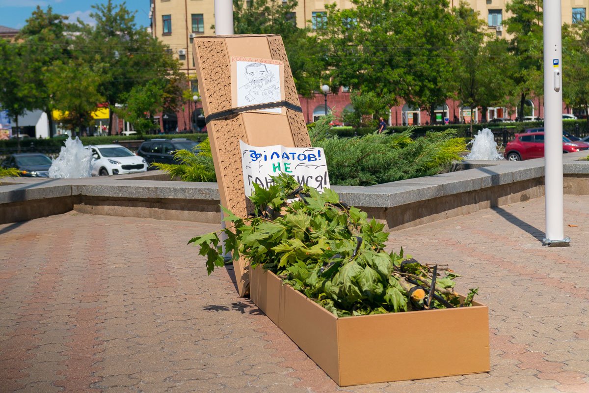 Помним. Любим. Помним. Любим.