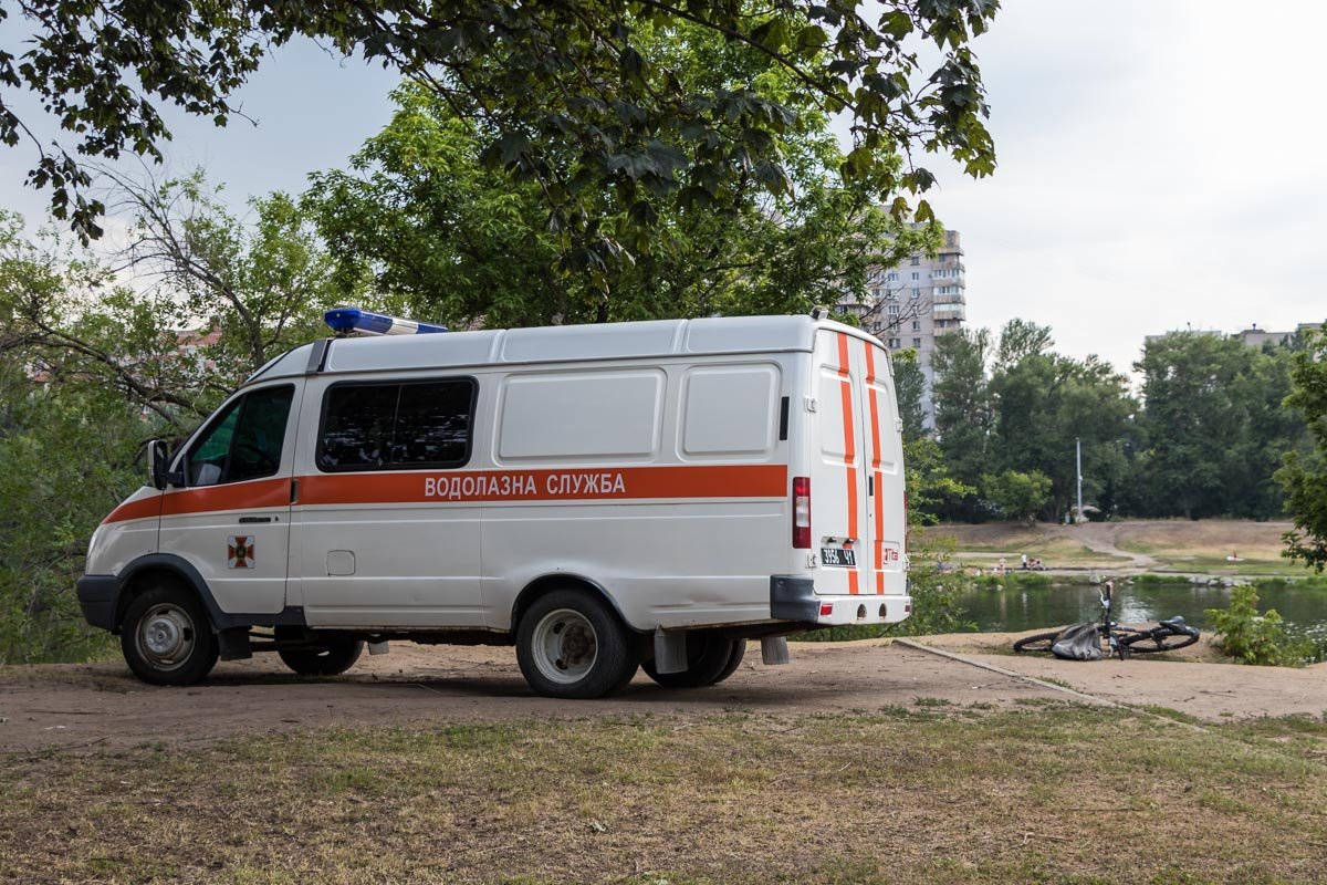 На Красном Камне мужчина прыгнул в воду на карьере и пропал На Красном Камне мужчина прыгнул в воду на карьере и пропал