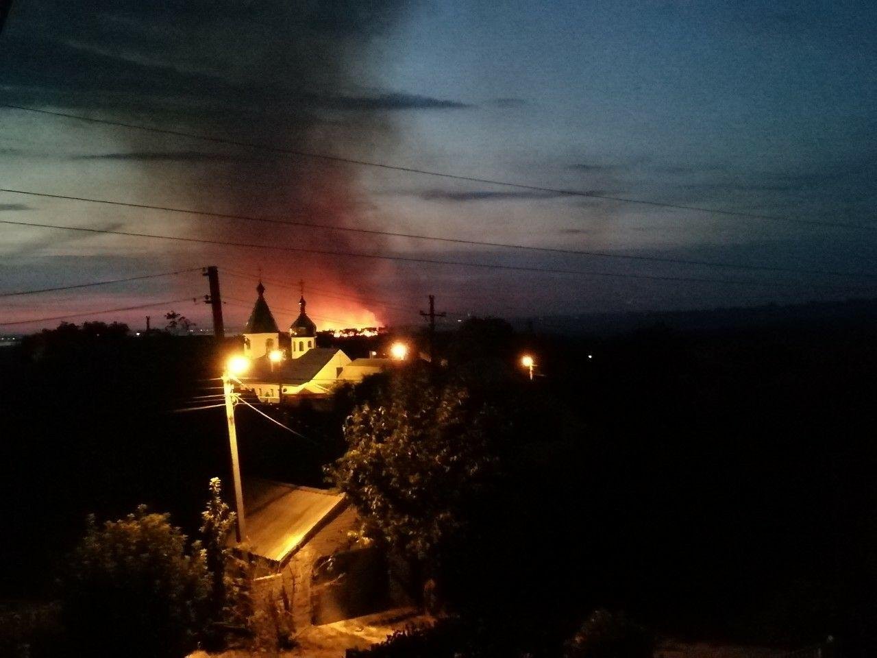 Пожар виден из разных уголков города Пожар виден из разных уголков города