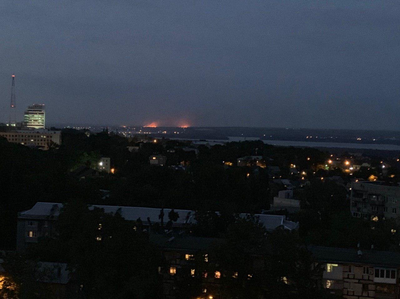 В поле сразу несколько очагов возгорания В поле сразу несколько очагов возгорания