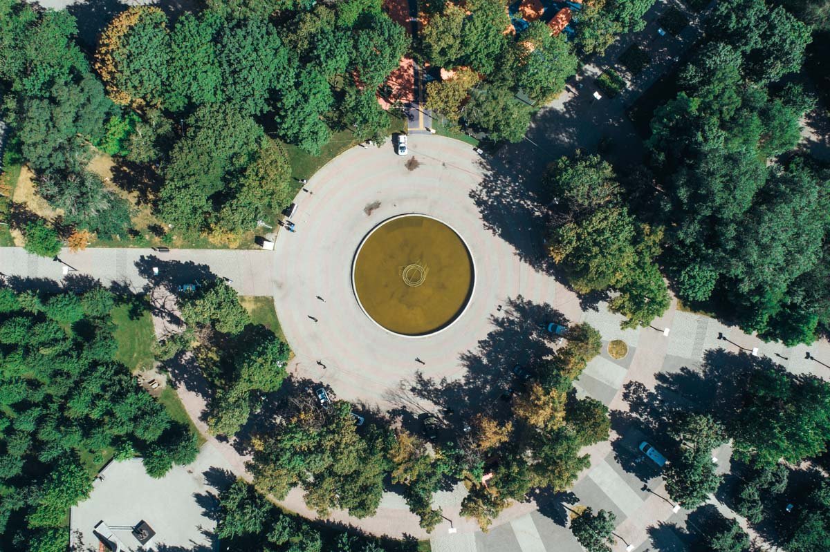 А вот и фонтан