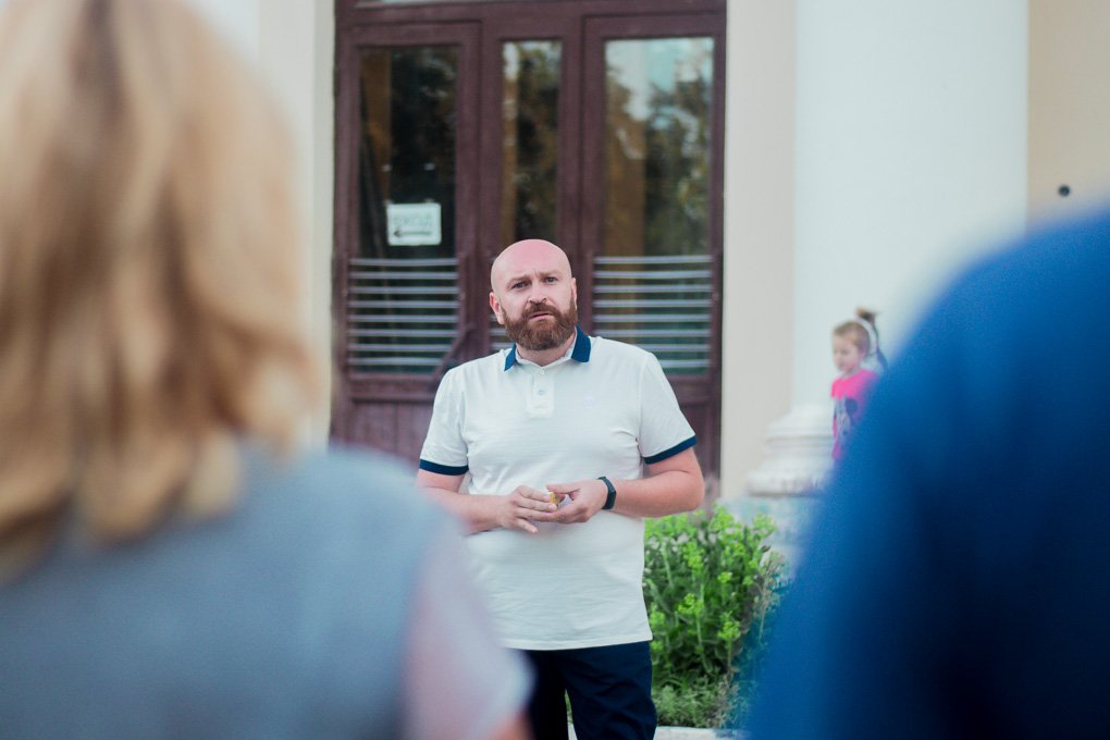 Ознакомьтесь со списком депутатов и выберите правильного