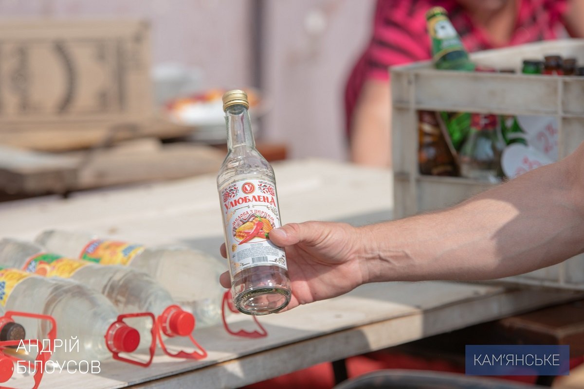 В Южном районе Каменского по адресу: проспект Конституции,17, провели демонтаж незаконно установленного временного сооружения «Ветерок». В Южном районе Каменского по адресу: проспект Конституции,17, провели демонтаж незаконно установленного временного сооружения «Ветерок».