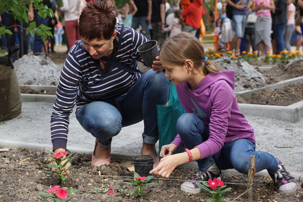 «Социальная реконструкция»: на жилмассивах Днепра на месте пустырей и свалок создают скверы 2