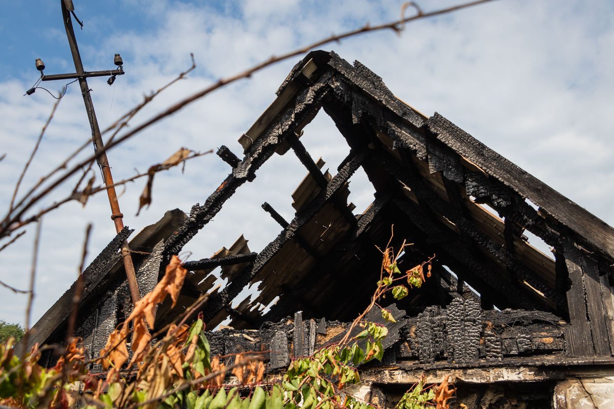 Так, крошечный фумигатор спровоцировал огромный пожар, который уничтожил частный дом Так, крошечный фумигатор спровоцировал огромный пожар, который уничтожил частный дом