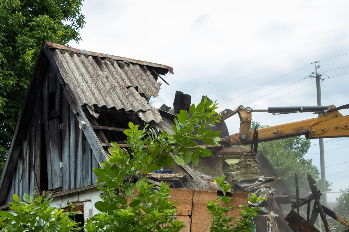 Всего полдня для того, чтобы избавиться от всего, что напоминало бы владельцам о том страшном дне Всего полдня для того, чтобы избавиться от всего, что напоминало бы владельцам о том страшном дне