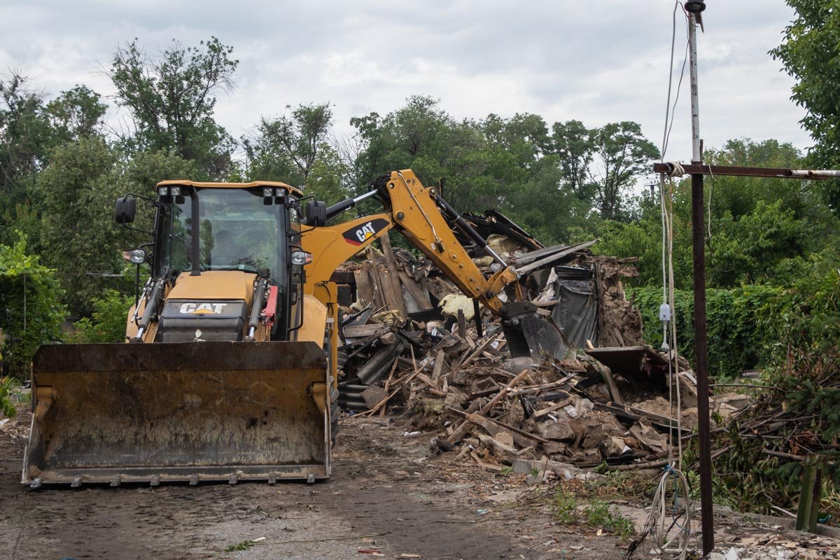 Общими усилиями, вместе с соседями и друзьями, семья готова начинать новую страницу в своей жизни Общими усилиями, вместе с соседями и друзьями, семья готова начинать новую страницу в своей жизни