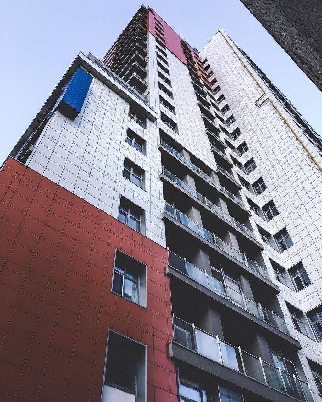 У парадного подъезда размышлять уже поздно. Фото: tryhub.a У парадного подъезда размышлять уже поздно. Фото: tryhub.a