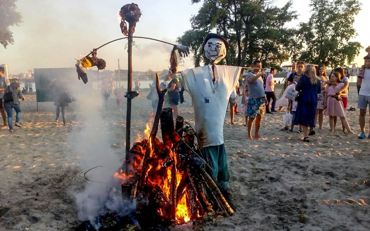 Не обошлось и без сожжения символов праздника Марены и Купала
