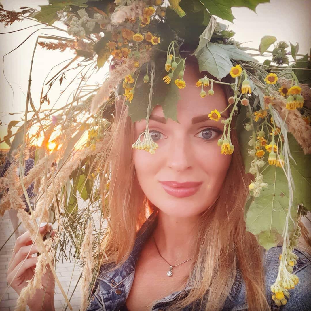 Девушки удивили разнообразием венков 