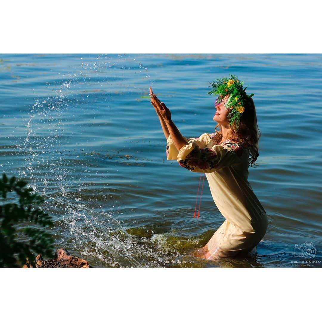 Все обычаи праздника связанны с травами, водой и огнем